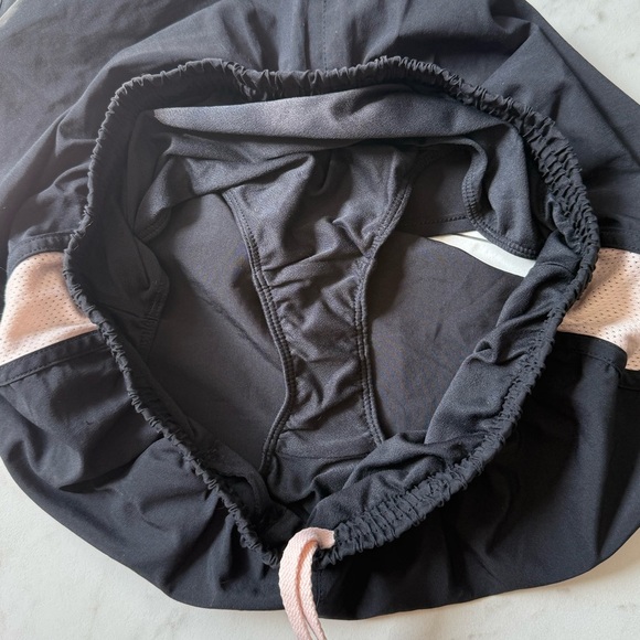 UNDER ARMOR π€π©· womenβs black and pink running shorts size small - Picture 6 of 7